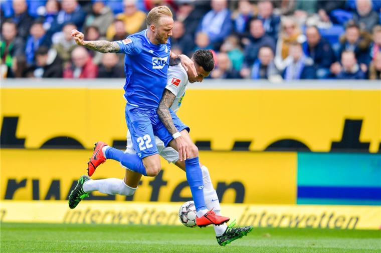 Kevin Vogt (hier noch im blauen Hoffenheimer Trikot) setzt bei Werder Bremen auf den Faktor Mut.