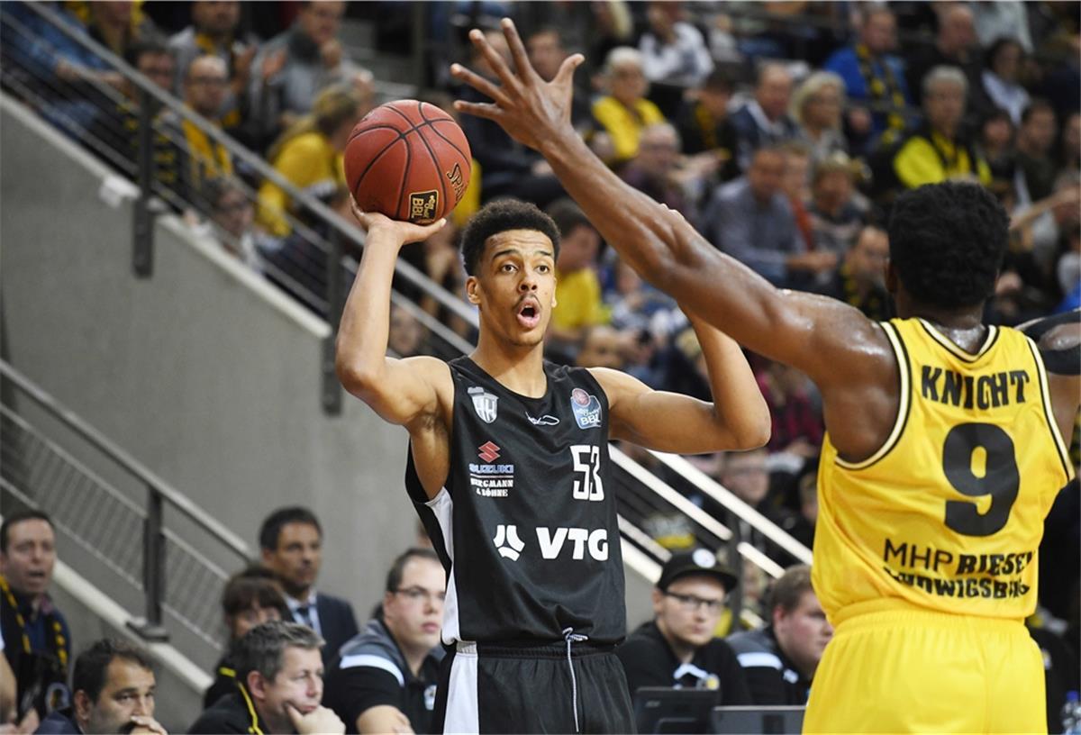 Kevin Yebo (links) wechselt von den Hamburg Towers zum Zweitliga-Vizemeister Bremerhaven.