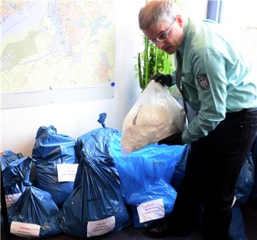 Kiloweise sollen die vier Angeklagten Kokain in den Hafen geschmuggelt haben. Nun kann es passieren, dass sie wegen Formfehlern auf freien Fuß gesetzt werden müssen.