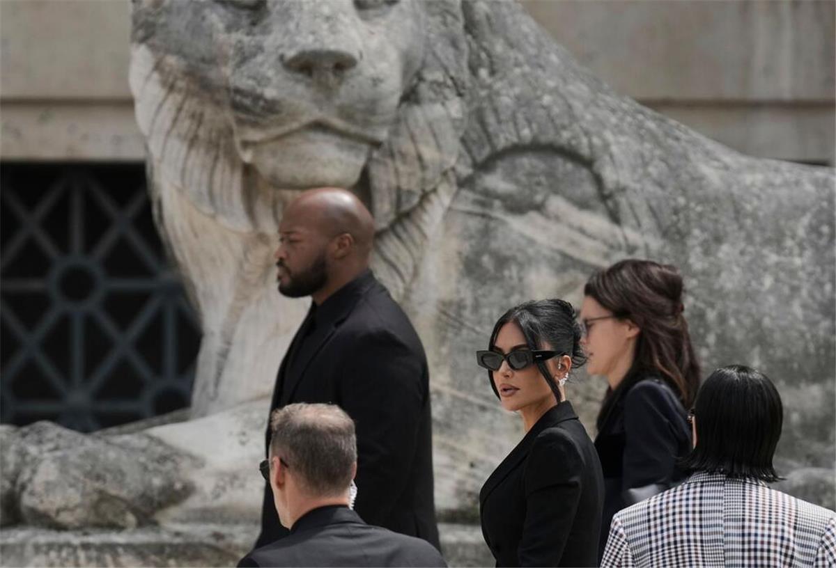 Kim Kardashian berichtete vor Gericht von ihrer Panik und Todesangst während des Raubüberfalls auf sie.