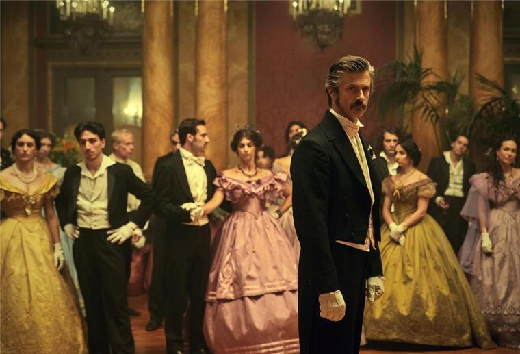 Kunst des stilvollen Untergangs: „Der Leopard“ als Serie Kim Rossi Stuart (vorne) spielt Don Fabrizio, den Fürst von Salina.