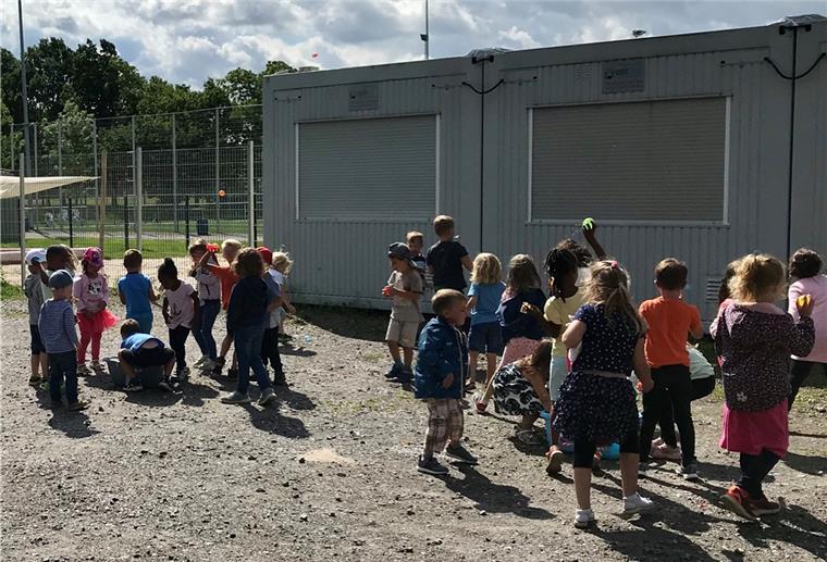Nordenham plant einen Container-Kindergarten Kinder in Rodenkirchen nehmen Abschied von ihrem Container-Kindergarten. In den waren sie wegen Sanierungsarbeiten in ihrem angestammten Kindergarten umgezogen. Nun könnte die Stadt Nordenham diese Container übernehmen.
