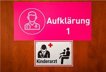 Kinder können sich im Impfzentrum im Hanse-Carré durch den Kinderarzt Dr. Reinhart Nollert gegen Corona impfen lassen.