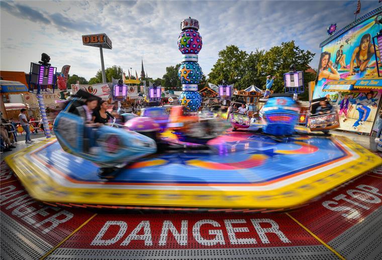 Umfrage-Ergebnis: Viele von euch gehen nicht zum Frühjahrsmarkt Ein Karussell auf dem Bremerhavener Markt.