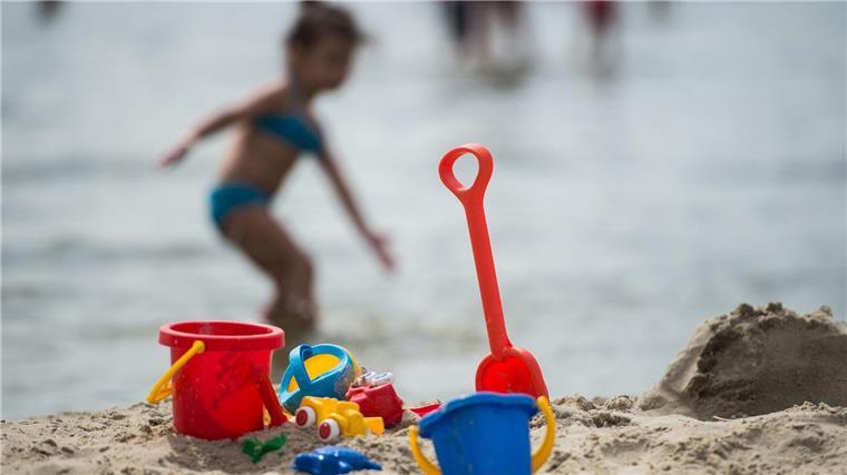 Kinder verunglücken oft dort, wo Eltern kaum damit rechnen - im Gartenteich, im Planschbecken oder im Bach beim Spielplatz. (Symbolbild)