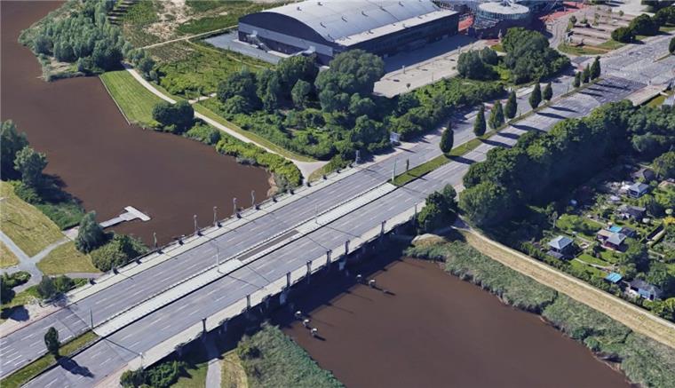 Kinder wollten in Bremerhaven von der Brücke über die Stresemannstraße in die Geeste springen.