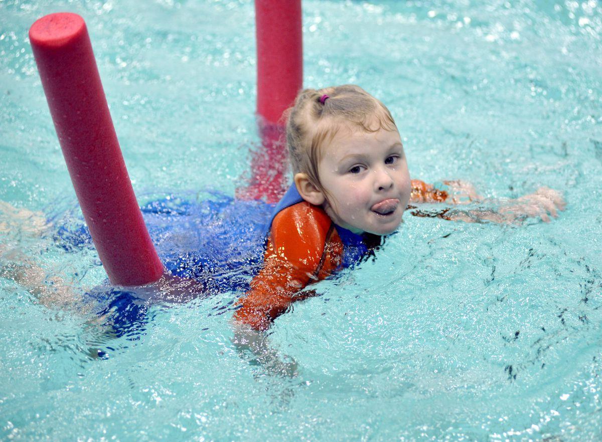 Kindergartenkinder sollen in der Wesermarsch das Schwimmen erlernen. 