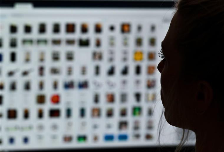 Hausdurchsuchungen in Bremerhaven: Polizei sucht nach Kinderpornografie Kinderpornografisches Material wird häufig über das Internet verbreitet. (Symbolfoto)
