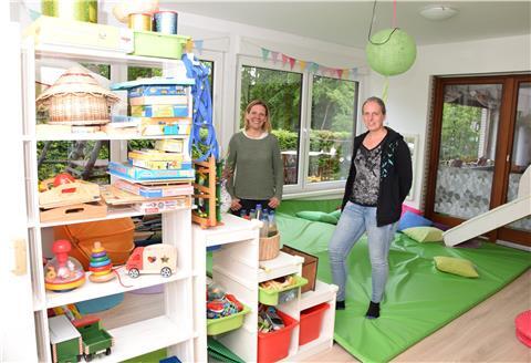Kirsi Lindemann (rechts) und Sandra Biendara-Klindworth von der Regionalgruppe der Kindertagespflegepersonen schildern Herausforderungen, mit denen Kinder, Eltern und Tagesmütter in Corona-Zeiten zu kämpfen haben.