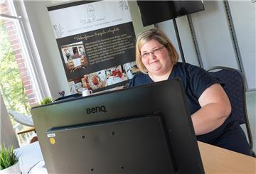Kirsty Altendorf ist die erste Mieterin im Coworking-Space des Begegnungszentrums "Tante Emma" in Cuxhaven.