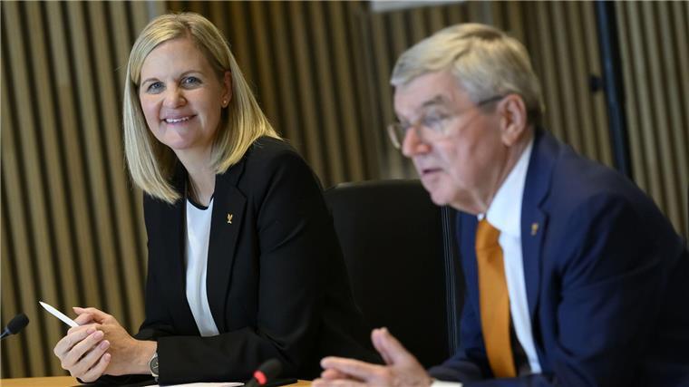 Mächtigste Frau des Sports: Coventry löst IOC-Chef Bach ab Kirsty Coventry, die Nachfolgerin von Thomas Bach an der IOC-Spitze, ist die erste Frau im Präsidentenamt.