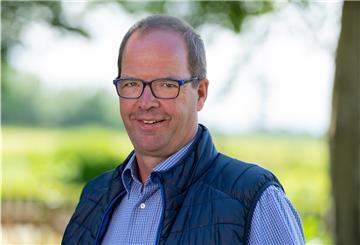 Klare Mehrheit: Dirk Warns wurde mit 16 von 19 Stimmen zum neuen Ratsvorsitzenden gewählt.