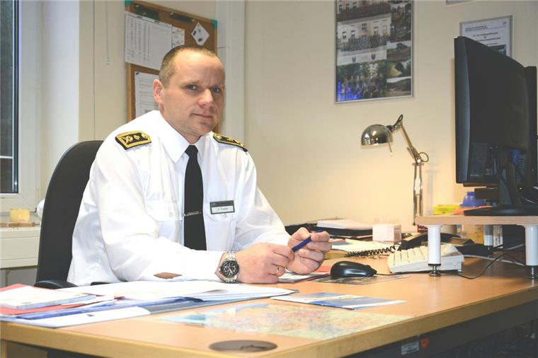 Personalplaner im Auftrag der Nordholzer Marineflieger Klaus-Dieter Priester ist der Mann fürs Personal - sowohl für das bestehende als auch für das zukünftige. Foto Seelbach