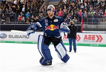 Kleiner Freudentanz: Der Torhüter von München, Danny aus den Birken, bedankt sich nach dem gewonnen Spiel bei den Fans. Jetzt wartet der Titelverteidiger auf seinen Gegner fürs Finale um die deutsche Eishockey-Meisterschaft.