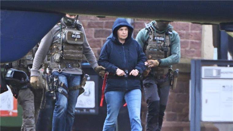 Haftbefehl gegen Ex-RAF-Terroristin Klette erweitert Klette war Anfang des Jahres in Berlin-Kreuzberg festgenommen worden. (Archivbild)