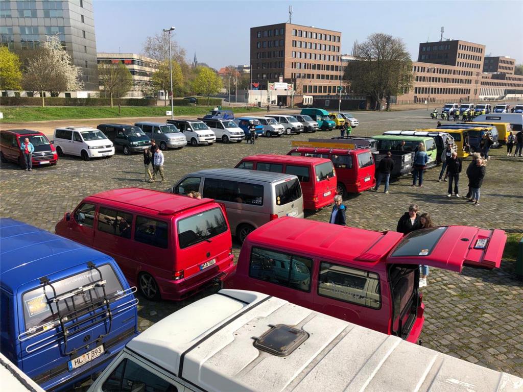 Knapp 200 VW-Bullis haben an der Demonstration in Hannover teilgenommen.