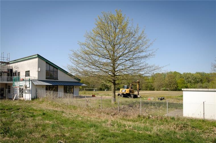 Knapp 26000 Quadratmeter ist das Baugebiet am Bürgerpark in Bremerhaven groß. Nördlich der neuen Kita (auf dem Bild links) ist Platz für 20 Einfamilienhäuser. Auf der Westseite soll ein Kinderspielplatz gebaut und auf der Südseite dürfen Mehrfamilienhäuser errichtet werden.