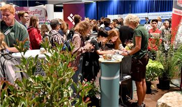 Knapp 4000 Besucher strömten am Freitag zur Berufsinfomesse in die Stadthalle Bremerhaven.