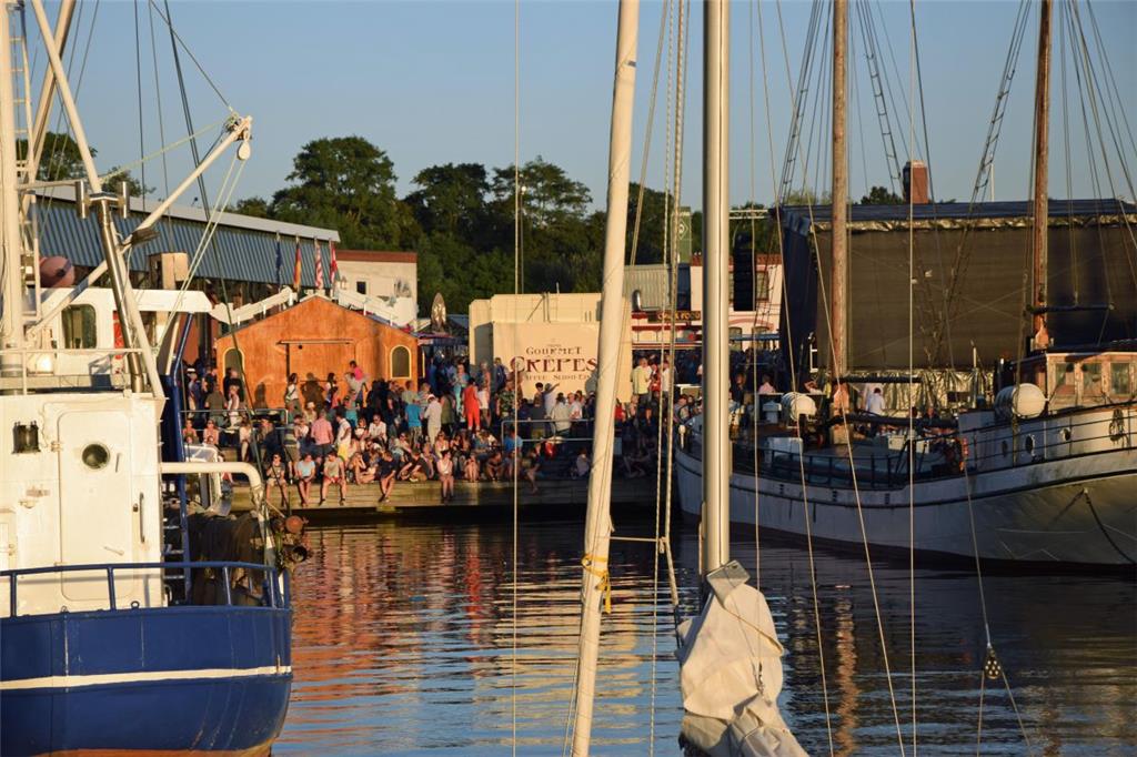 Knapp 4000 Besucher waren beim Musiksommer im Schaufenster Fischereihafen. Auf d...