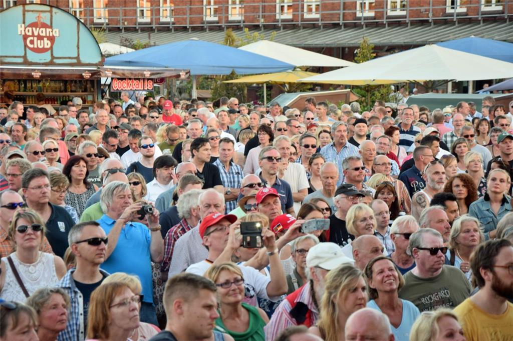 Knapp 4000 Besucher waren beim Musiksommer im Schaufenster Fischereihafen. Auf d...