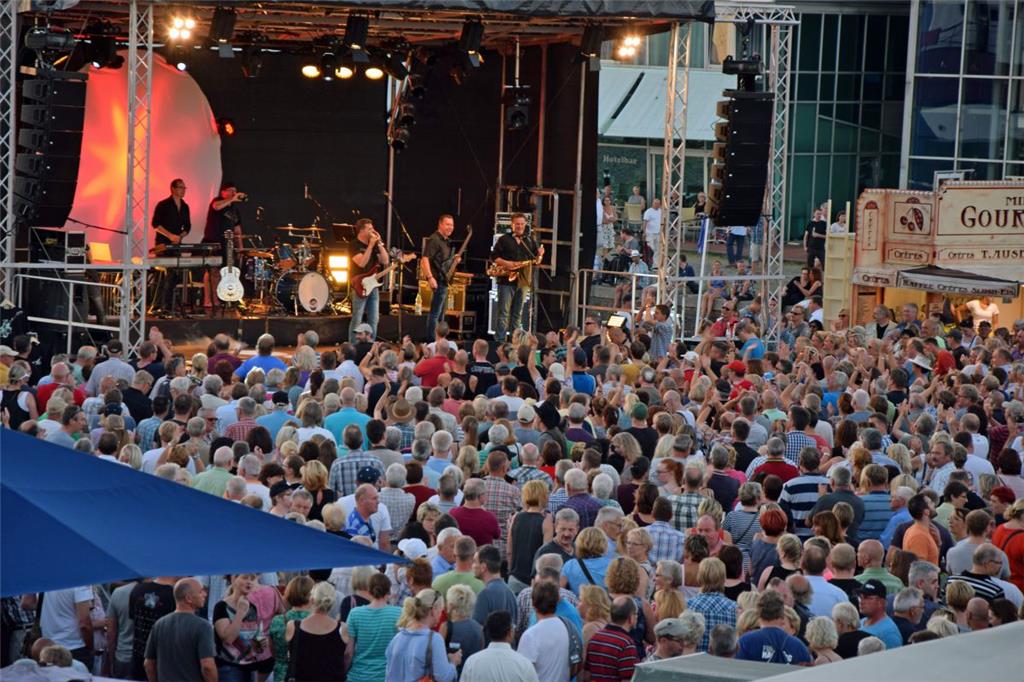 Knapp 4000 Besucher waren beim Musiksommer im Schaufenster Fischereihafen. Auf d...