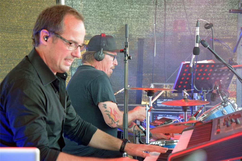 Knapp 4000 Besucher waren beim Musiksommer im Schaufenster Fischereihafen. Auf d...