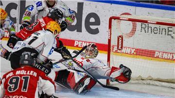 Köln trifft gegen die Pinguins aus Bremerhaven im Schlussdrittel dreifach.