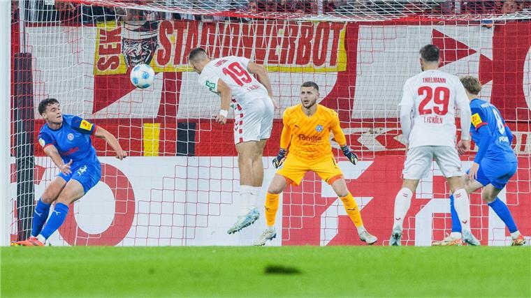 FC-Erfolg: Krisenclub wirft Erstligist Kiel aus dem Pokal Kölns Lemperle köpft das 1:0 gegen Kiel