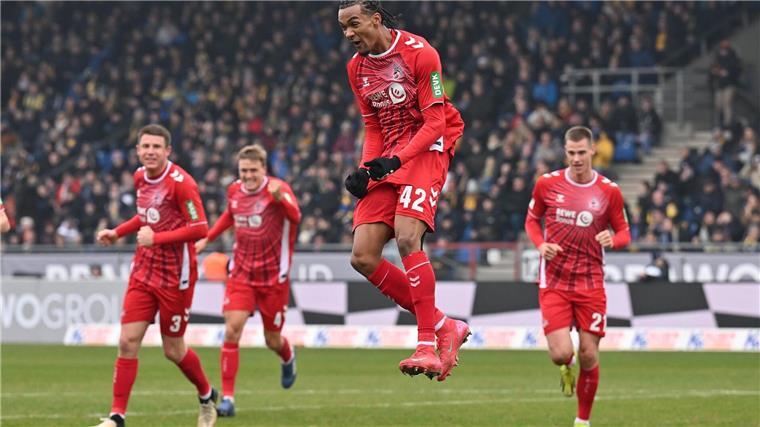 1:2 gegen Köln: Braunschweiger Sieglos-Serie geht weiter Kölns Torschütze Damion Downs.