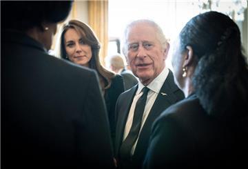 König Charles III. muss im Krankenhaus behandelt werden. Auch Prinzessin Kate fällt monatelang aus (Archivbild).