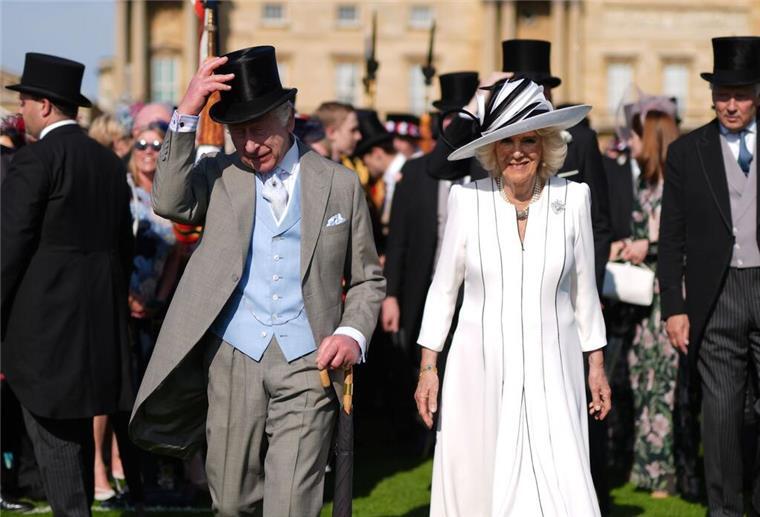 König Charles III. und Königin Camilla bei der königlichen Gartenparty im Buckingham-Palast.