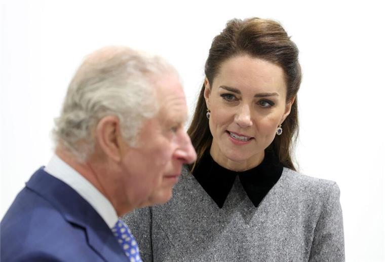 König Charles und Prinzessin Kate haben Krebs.