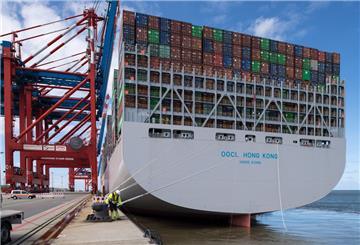 Das Containerschiff MV "OOCL Hong Kong"