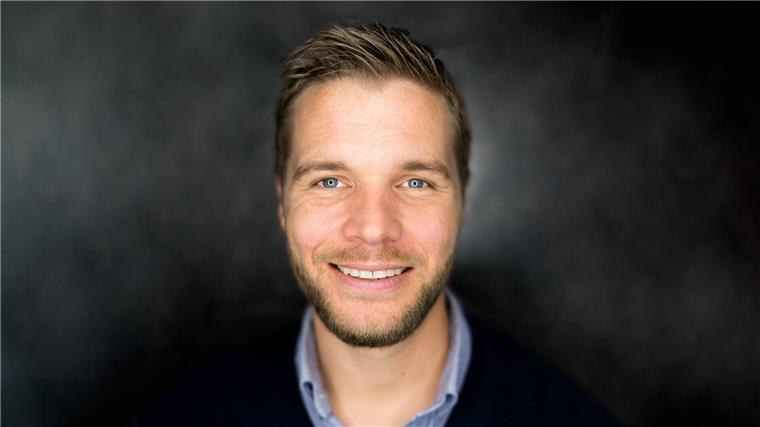 Magentasport-Moderator macht Pinguins-Fans heiß auf Köln-Event Konstantin Klostermann kennt sich mit Open-Air-Eishockey gut aus.