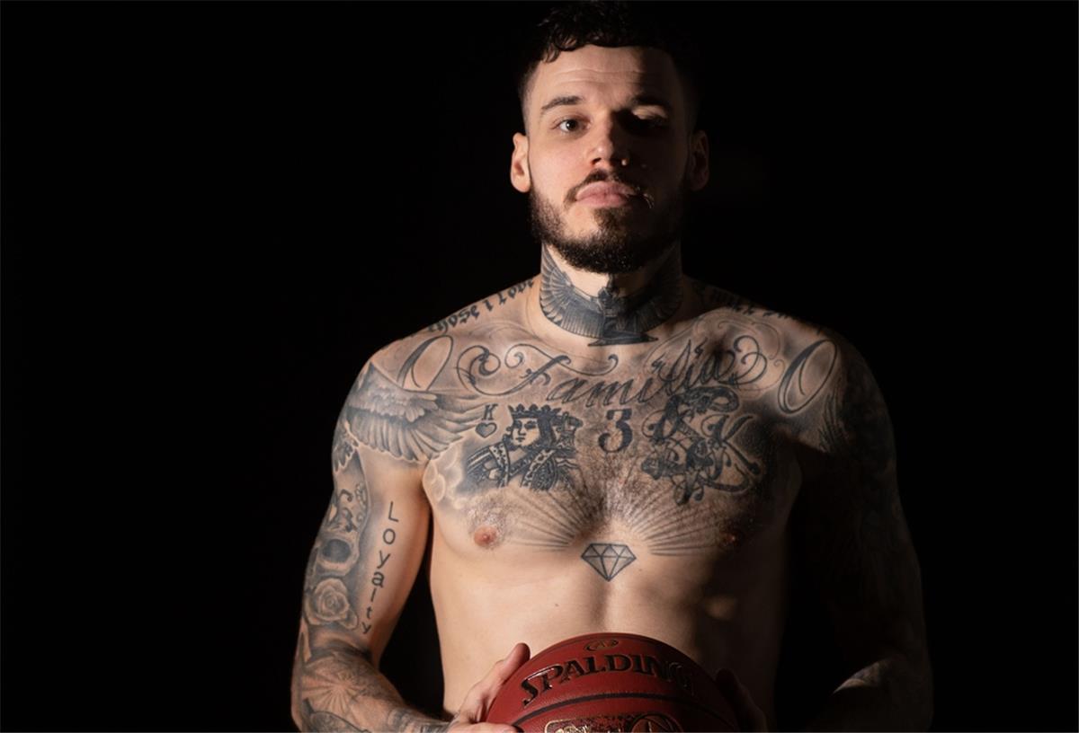 Konstantin Konga, Basketball, Tattoos, nackter Oberkörper