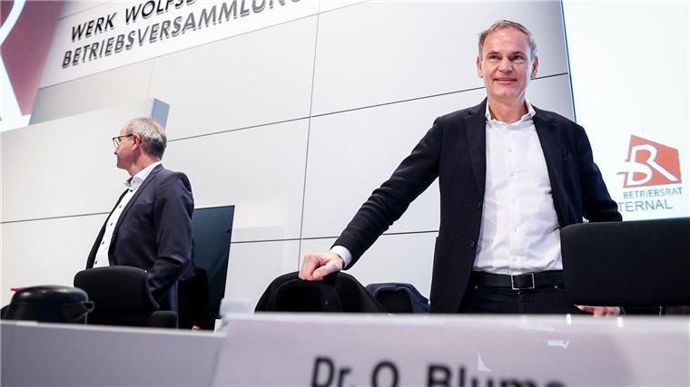 Konzernchef Oliver Blume verteidigt vor der Belegschaft den strikten Sparkurs.