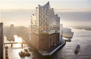Konzertkarten für die Elbphilharmonie sind gefragt. Bis zum 25. Mai sind Karten für einen Großteil der Veranstaltungen online bestellbar. Am 21. Juni beginnt der Einzelkartenverkauf.  