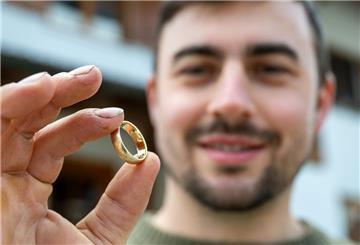 Kopfüber in den Tod – wegen eines Rings!