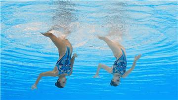 Kopfüber ins WM-Finale: die Synchronschwimmerinnen Amelie Blumenthal Haz (links) und Klara Bleyer