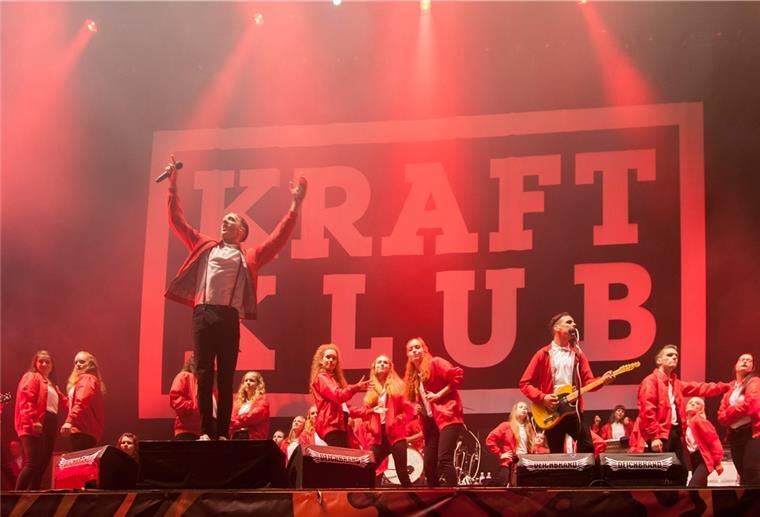 Kraftklub ist beim Deichbrand keine Unbekannte. Die Rap-Rock-Gruppe überzeugte bereits 2015 und 2017 die Massen: