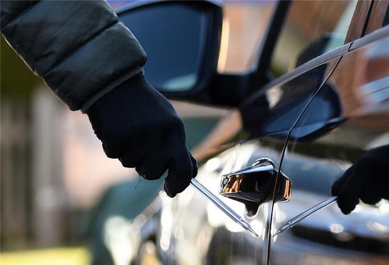 Hat da jemand Langeweile in Bad Bederkesa? Schon wieder wurde an Autos der Lack zerkratzt Kratzereien am Lack können für Autobesitzer richtig teuer werden.