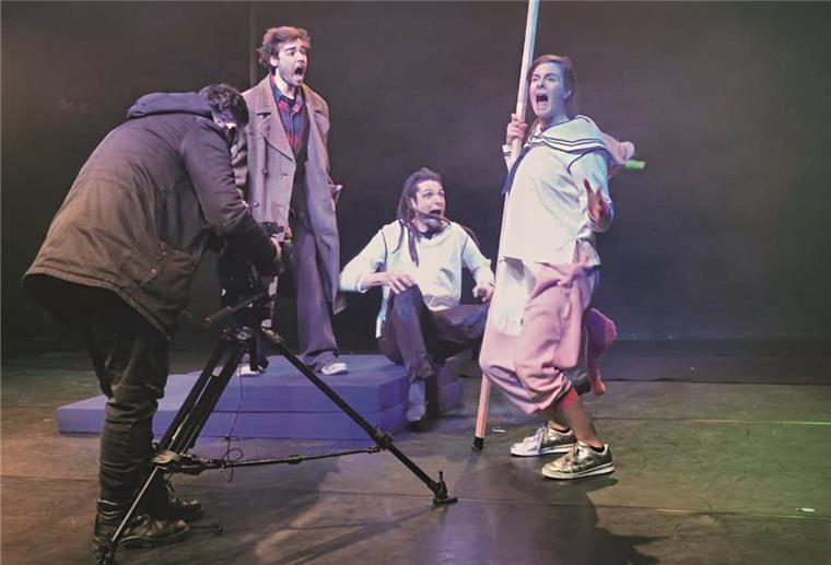 Spendenaktion für Junges Theater Bremerhaven Kreativ: das JUB!-Ensemble bei den Dreharbeiten zu „Die Abenteuer des Odysseus“.