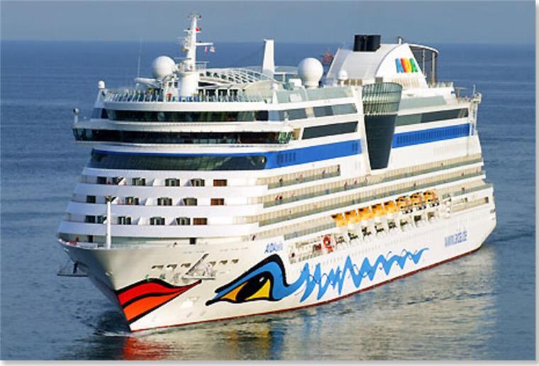 Gesamte Saison gestrichen! Aida sagt plötzlich alle Orient-Kreuzfahrten im Winter ab Die Aidabella fährt übers Wasser. In der Wintersaison wird das Kreuzfahrtschiff nicht in Richtung Orient starten.