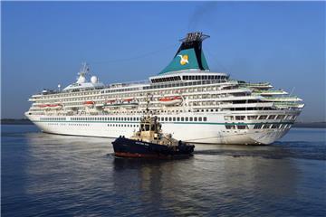 Kreuzfahrt-Quartett in Bremerhaven: Vier Kreuzfahrtschiffe legen an der Columbus...