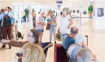 Kreuzfahrt-Quartett in Bremerhaven: Vier Kreuzfahrtschiffe legen an der Columbus...