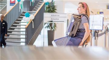 Kreuzfahrt-Quartett in Bremerhaven: Vier Kreuzfahrtschiffe legen an der Columbus...