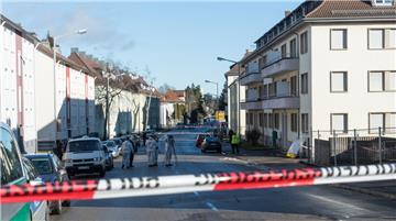 Unbekannte haben eine scharfe Handgranate über den Zaun an der Unterkunft geworfen.