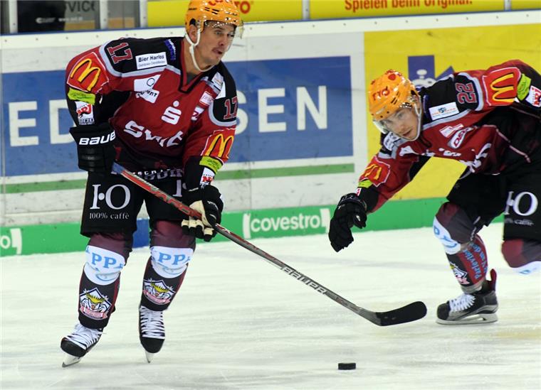 Gegen Mannheim verletzt raus: Die Pinguins zittern um Kris Newbury Kris Newbury fehlte den Fischtown Pinguins sechs Spiele lang wegen einer Verletzung
