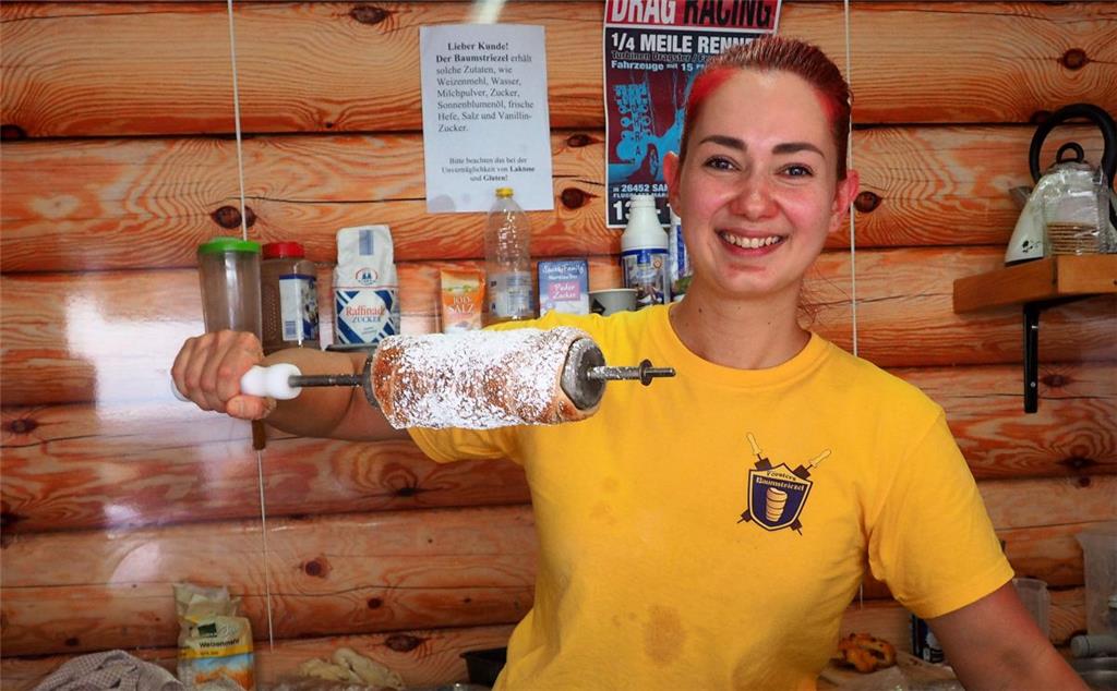Kristina Förster war mit ihren Baumstriezeln zum ersten mal auf dem Holßeler Ba...