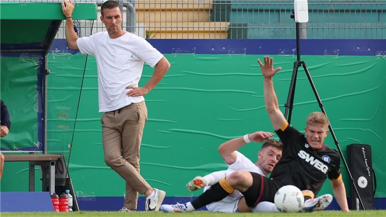 Karlsruher SC nimmt Pokalhürde in Lotte problemlos KSC-Coach Christian Eichner kann zufrieden sein.